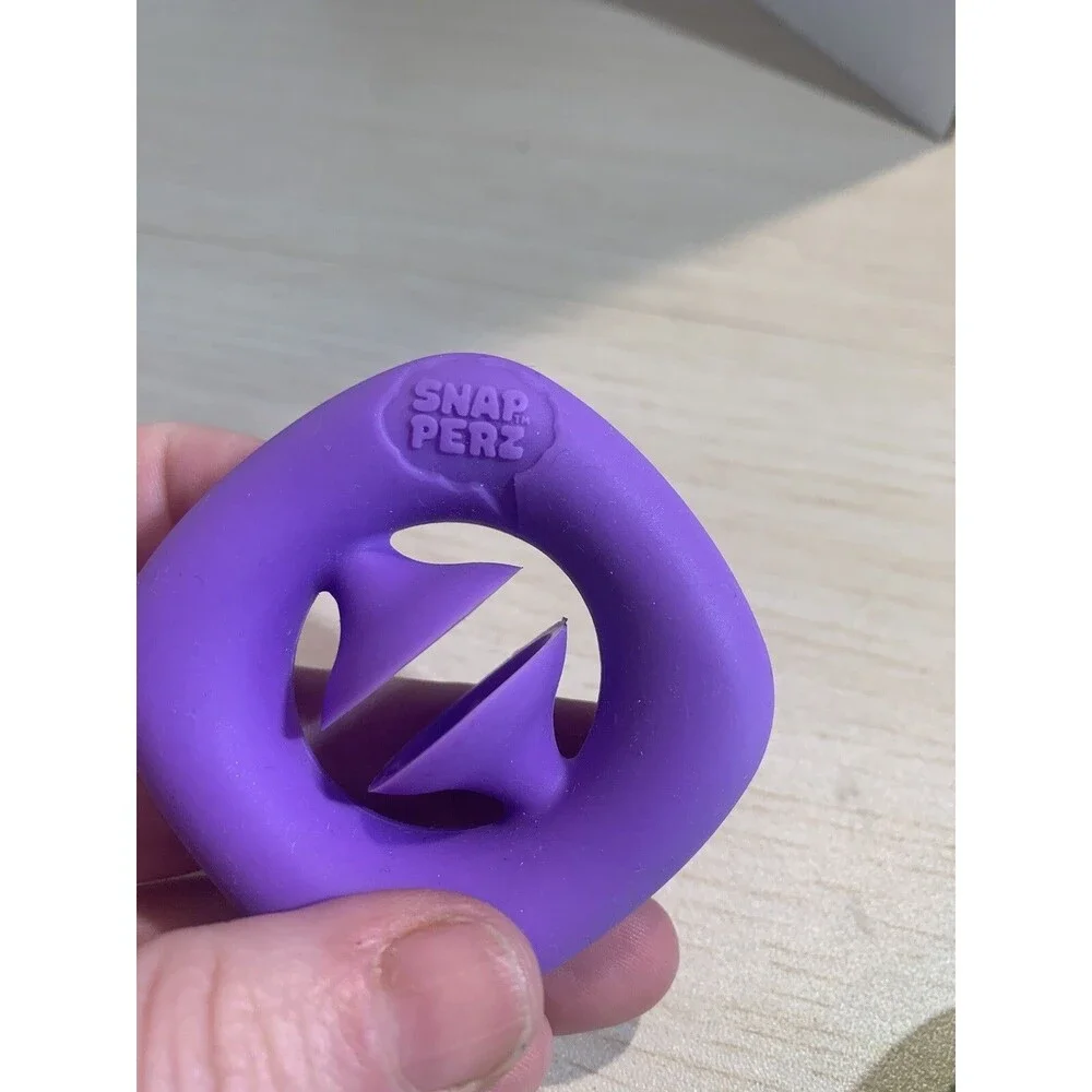 Snapper Fidget Toy Lot of 4 Used 2 green one purple and 1 blue